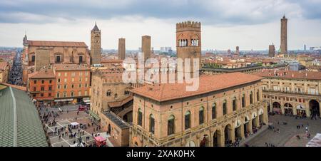 Italien, Bologna, Piazza Maggiore, Blick vom Torre dell'Orologio Stockfoto