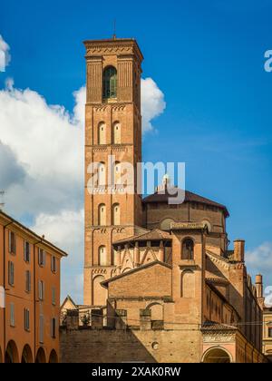 Italien, Bologna, Basilica di San Giacomo Maggiore, Via Zamboni Stockfoto