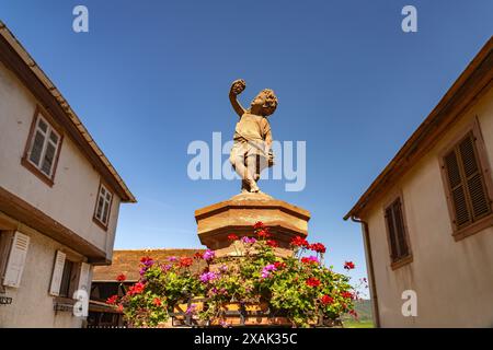 Bacchus-Brunnen in Zellenberg, Elsass, Frankreich Stockfoto