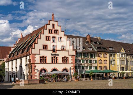 Kornhaus und Münsterplatz, Freiburg im Breisgau, Schwarzwald, Baden-Württemberg, Deutschland Stockfoto