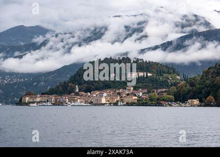 Bellagio am Comer See nach Regen, gesehen von Tremezzo, Italien Stockfoto