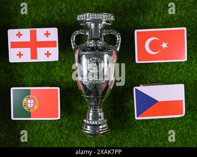 2. Juli 2024, Berlin, Deutschland. Flaggen der teilnehmenden Länder der Gruppe F der Fußball-Europameisterschaft Tschechische Republik, Georgien, Portugal Stockfoto