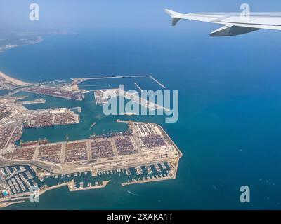 Europa, Spanien, Provinz Valencia, Valencia, Blick auf den Hafen von Valencia vom abfliegenden Flugzeug Stockfoto