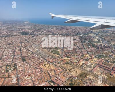 Europa, Spanien, Provinz Valencia, Valencia, Blick auf Valencia vom Flugzeugfenster Stockfoto