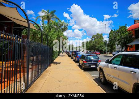 Gehweg der Hartley Street im Zentrum von Alice Springs, Northern Territory, Zentralaustralien Stockfoto