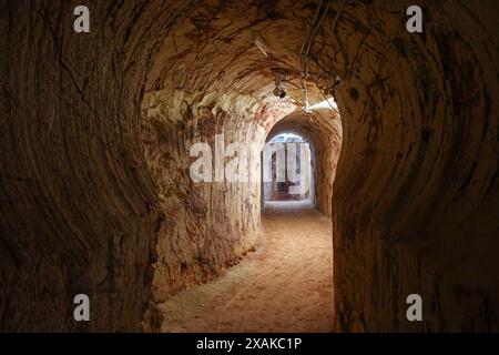 Tunnel von Toms arbeitender Opal-Mine in Coober Pedy, South Australia Stockfoto