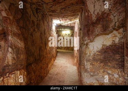 Tunnel von Toms arbeitender Opal-Mine in Coober Pedy, South Australia Stockfoto