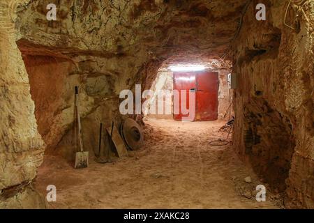 Tunnel von Toms arbeitender Opal-Mine in Coober Pedy, South Australia Stockfoto