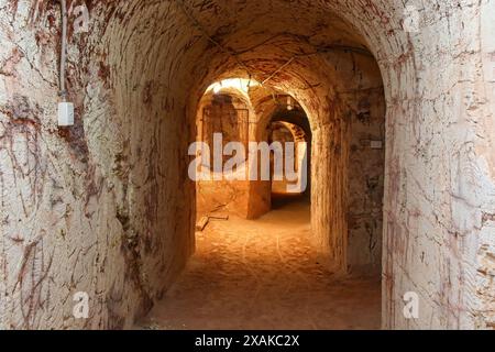 Tunnel von Toms arbeitender Opal-Mine in Coober Pedy, South Australia Stockfoto