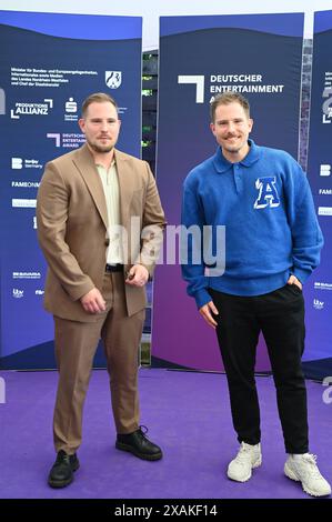 Die Entertainer Bennie Wolter und Dennis Wolter kommen zur Verleihung Deutscher Entertainment Award 2024 *** die Entertainer Bennie Wolter und Dennis Wolter nehmen an der Verleihung des German Entertainment Award 2024 Teil Stockfoto