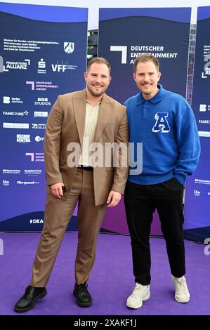 Die Entertainer Bennie Wolter und Dennis Wolter kommen zur Verleihung Deutscher Entertainment Award 2024 *** die Entertainer Bennie Wolter und Dennis Wolter nehmen an der Verleihung des German Entertainment Award 2024 Teil Stockfoto