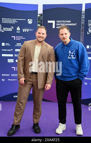 Die Entertainer Bennie Wolter und Dennis Wolter kommen zur Verleihung Deutscher Entertainment Award 2024 *** die Entertainer Bennie Wolter und Dennis Wolter nehmen an der Verleihung des German Entertainment Award 2024 Teil Stockfoto