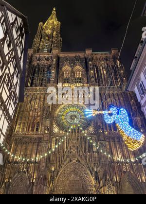 Europa, Frankreich, Grand Est, Elsass, Straßburg, Altstadt, Straßburger Kathedrale im Vorfeld der Weihnachtszeit Stockfoto