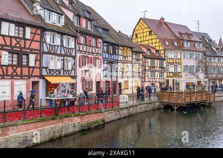 Europa, Frankreich, Grand Est, Elsass, Colmar, farbenfrohe Fachwerkhäuser im Viertel La Petite Venise Stockfoto