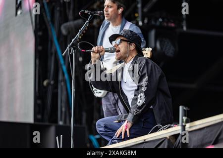 Rock am Ring 2024, 7.6.2024 die britische Post-Hardcore Band Enter Shikari mit Sänger Roughton Rou Reynolds -- mit dem Traditionsfestival Rock am Ring am Nürburgring in der Eifel startete in Deutschland die Festival-Saison. Das Festival findet in diesem Jahr vom 7. bis 9. Juni statt. Mehr als 70 Bands und Künstler stehen auf einer der drei großen Bühnen. Nürburg Nürburgring Rheinland-Pfalz Deutschland *** Rock am Ring 2024, 7 6 2024 die britische Post Hardcore Band Enter Shikari mit Sänger Roughton Rou Reynolds das traditionelle Rock am Ring Festival am Nürburgring in der Eifel startet Stockfoto