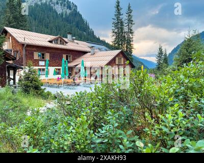 Europa, Österreich, Verwall, Tirol, St. Anton am Arlberg, Fasultal, Konstanzer Hütte bei Sonnenuntergang Stockfoto