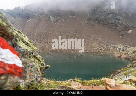 Europa, Österreich, Verwall, Tirol, Pettneu am Arlberg, Blick auf den Schmalzgrubensee Stockfoto