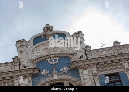 Details eines Jugendstilhauses in der Elisabeth Street 10b (Lettisch: Elisabeth iela), entworfen von Mikhail Eisenstein, UNESCO-Weltkulturerbe, Riga, Lettland Stockfoto