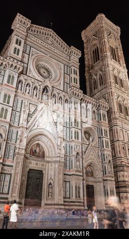 FLORENZ, ITALIEN - 21. SEPTEMBER 2023 - die berühmte Florentiner Kathedrale beleuchtet bei Nacht, Italien Stockfoto