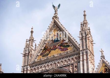 Fassadendekoration der Kathedrale von Siena, Italien Stockfoto