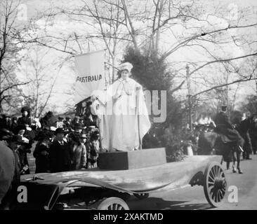 Schweben Sie in der Wahlrechtsparade, 1913. Shows, die Australien bei der Woman Suffrage Parade in Washington, D.C. am 3. März 1913 repräsentieren. Stockfoto