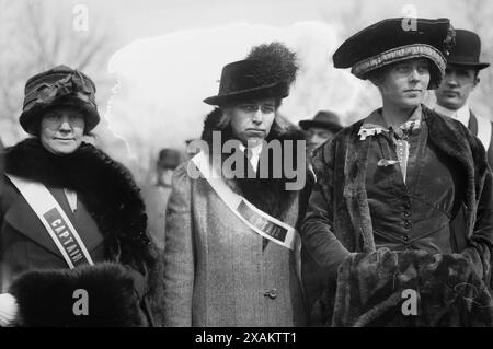 Wahlrechtsparade - Mrs. Mary Bair, Mr.[s]. W. Albert Wood und Mrs. R. S. Burleson, 1913. Foto bei der Parade der National American Woman Suffrage Association in Washington, D.C., am 3. März 1913. Stockfoto