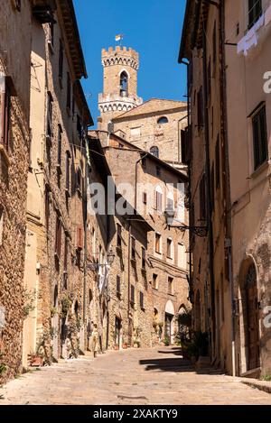 Via Porta All Arco im historischen Zentrum von Volterra Stockfoto