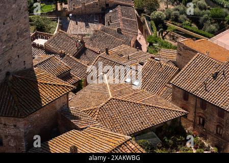Großer Panoramablick über die Innenstadt von San Gimignano, von Torre Grosso, Italien aus gesehen Stockfoto