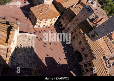 Großer Panoramablick über die Innenstadt von San Gimignano, von Torre Grosso, Italien aus gesehen Stockfoto