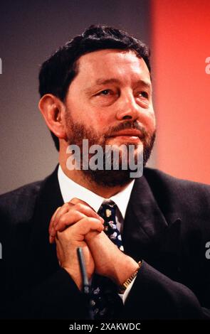 David Blunkett sprach bei einer Pressekonferenz der Labour Party während der Wahlkampagne 1997 in Millbank, London, Großbritannien. März 1997 Stockfoto