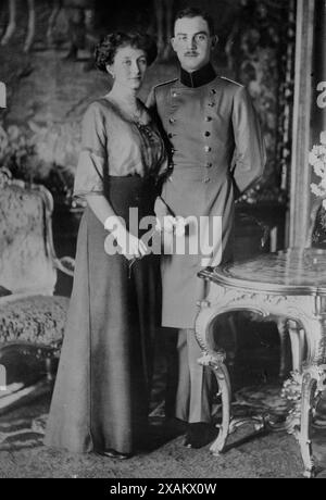 Prinz Ernst &amp; Victoria Luise [d. h. Louise], 1913. Zeigt das Verlobungsporträt von Prinz Ernst August, Herzog von Braunschweig (1887–1953) und Prinzessin Victoria Louise von Preußen (1892–1980). Stockfoto