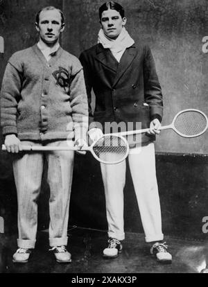 Soutar und Williams, Tennis, zwischen 1910 und 1915. Zeigt Jock Soutar vom Philadelphia Racquet and Tennis Club und Charles Williams von der Harrow School. Stockfoto