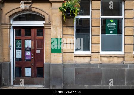 Eine Filiale von Lloyds in der Sherborne High Street, Dorset. Britische Bankenbranche. Britische Finanzen. Bankschließungen. Dienstausfall in der Gemeinschaft. Geld. Stockfoto