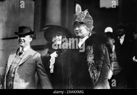 Eugene Walter, Mrs. Donald Brian und Charlotte Walker, zwischen 1910 und 1915. Stockfoto