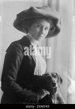 Prinzessin Victoria Luise, zwischen 1910 und 1915. Zeigt Prinzessin Victoria Louise von Preußen (1892–1980), Tochter Kaiser Wilhelm II. Stockfoto