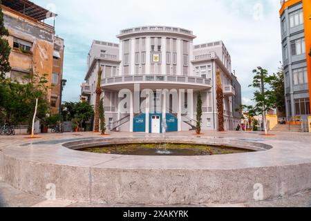 Tel Aviv, Israel - 2. Oktober 2023 - Außenansicht des Beit Ha'IR Museums, das alte Rathaus von Tel Aviv, in der Bialik Street. Stockfoto