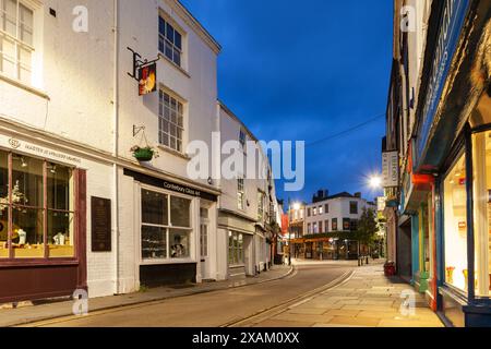 Sonnenaufgang auf der Palace Street im Stadtzentrum von Canterbury, Kent, England. Stockfoto
