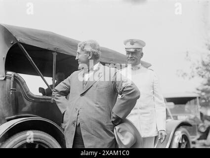 Secy Garrison - General Leggett [d. h. Liggett], 1913. Zeigt Kriegsminister Lindley Miller Garrison (1864–1932) und Brig. General Hunter Liggett (1857–1935) bei der Gettysburger Wiedervereinigung im Juli 1913, die dem 50. Jahrestag der Schlacht bei Gettysburg gedenkt. Stockfoto