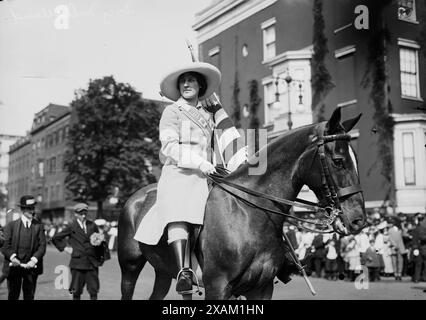 Inez Mullholland, 1913. Zeigt die Frauenrechtlerin und Rechtsanwältin Inez Milholland Boissevain (1886–1916) bei einer Frauenparade in New York City am 3. Mai 1913. Stockfoto