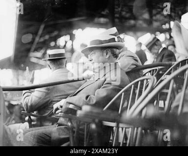 James S. Sherman, WM. Taft's Vice President - erster Vice President, der einen Ball bei einem Spiel (Baseball) wirft, 1912. Stockfoto