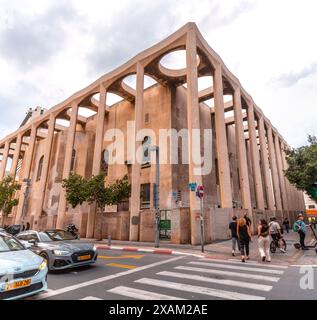 Tel Aviv, Israel - 3. Oktober 2023 - die große Synagoge von Tel Aviv, in der Allenby Street, Tel Aviv. Das Gebäude wurde von Yehuda Magidov entworfen Stockfoto