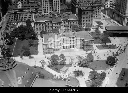Rathaus und Park, N.Y., zwischen 1910 und 1915. Stockfoto