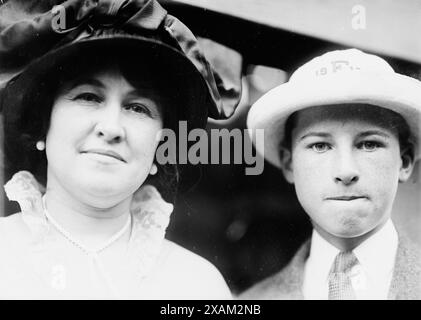 Mrs. Martin Littleton und Sohn Wilson, zwischen 1910 und 1915. Stockfoto