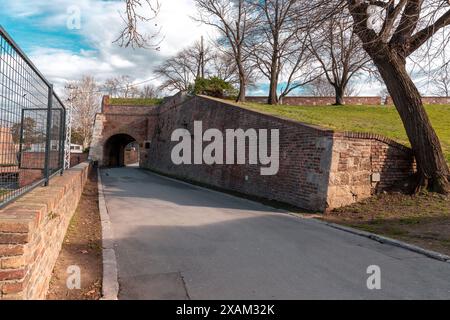 Die Belgrader Festung besteht aus der alten Zitadelle und dem Kalemegdan Park am Zusammenfluss von Save und Donau. Stockfoto