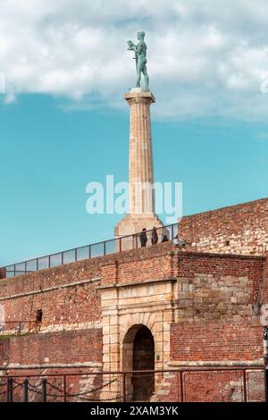 Belgrad, Serbien - 8. Februar 2024: Pobednik ist ein Denkmal in der Belgrader Festung, das zum Gedenken an Serbiens Sieg über die Osmanen und die Austro-Hung errichtet wurde Stockfoto