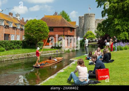 Frühlingstag in den Westgate Gardens in Canterbury, Kent, England. Stockfoto