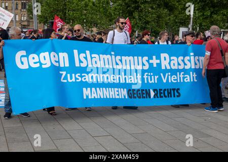 Für Demokratie und Vielfalt: Kundgebung des DGB Nordbaden sowie der demokratischen Parteien, Religionsgemeinschaften und zivilgesellschaftliche Grupp Stockfoto