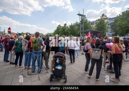 Für Demokratie und Vielfalt: Kundgebung des DGB Nordbaden sowie der demokratischen Parteien, Religionsgemeinschaften und zivilgesellschaftliche Grupp Stockfoto