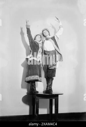 Miss J.C. Payne und Lillian Robertson Suffrage Dances, zwischen 1910 und 1915. Stockfoto