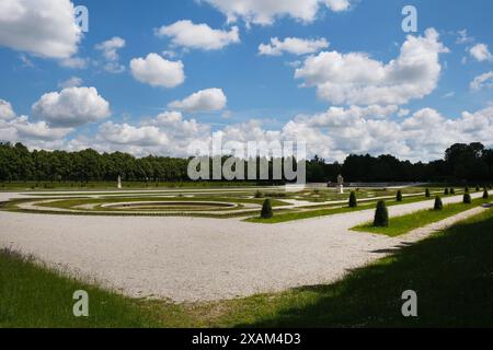 Großer Barockpark rund um das Schloss Schleissheim im Dorf Oberschleissheim, Vorort von München, Bayern. Stockfoto